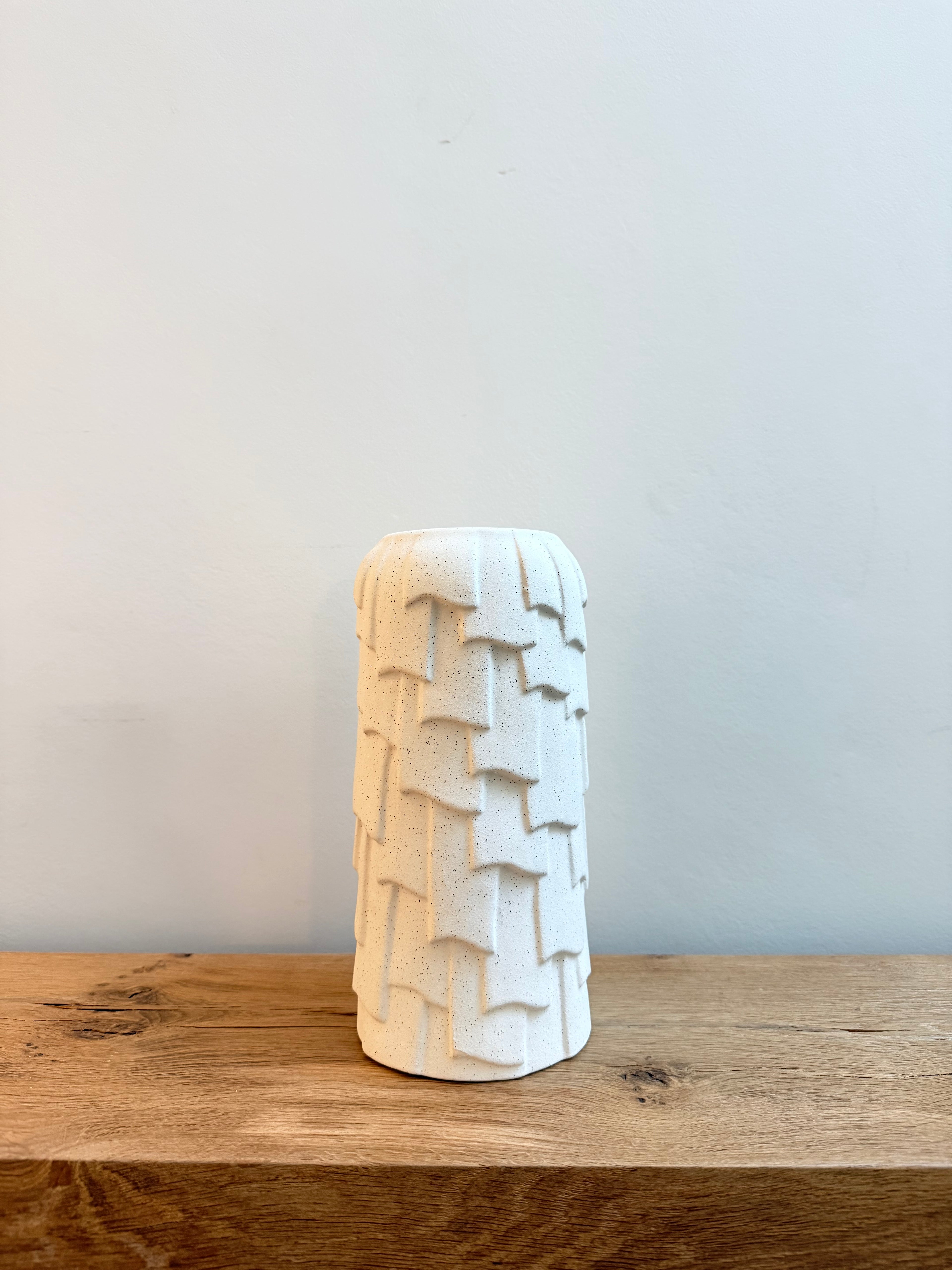 Witte vaas met structuur